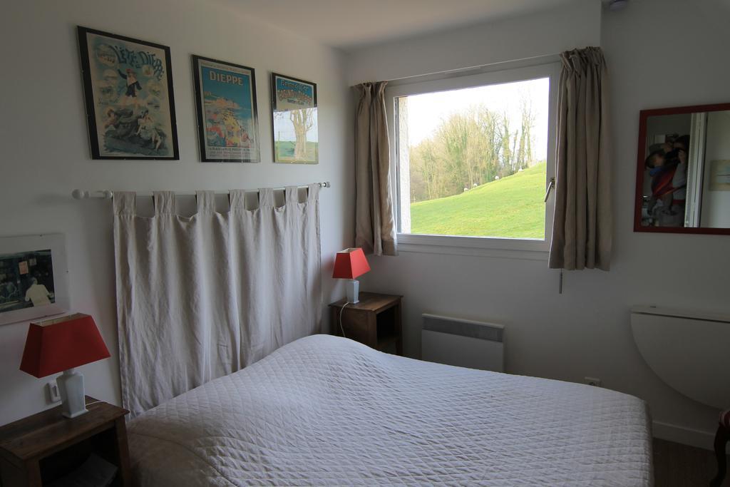 Chambre D'Hotes Les Champarts Tourville-la-Chapelle Rum bild