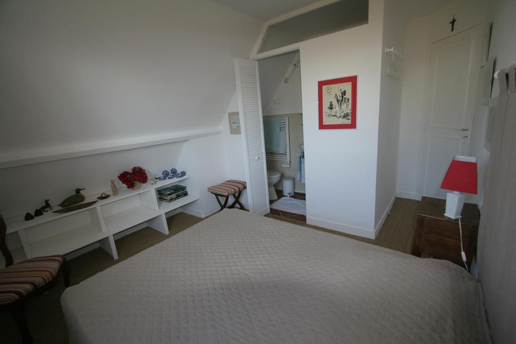 Chambre D'Hotes Les Champarts Tourville-la-Chapelle Rum bild